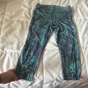 Under armour leggings, under the knee. Great condition